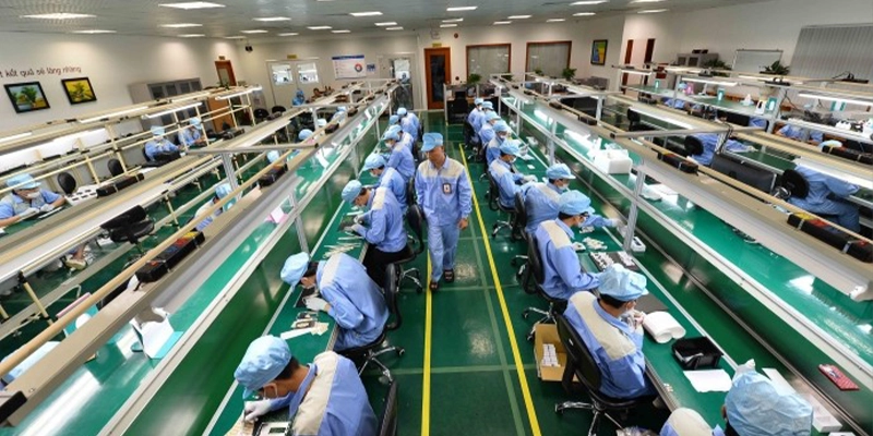 Phòng sạch nhà máy sản xuất linh kiện điện tử
