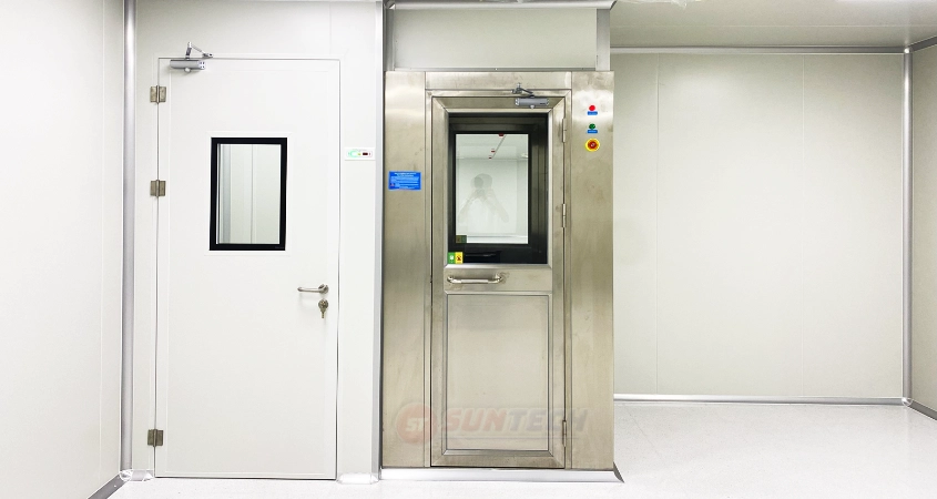 Buồng thổi khí phòng sạch thường được lắp giữa các khu vực giao thoa cấp sạch